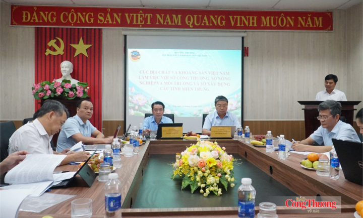 Cục trưởng Cục Địa chất và Khoáng sản Việt Nam Trần Bình Trọng làm việc với Sở Công Thương 4 tỉnh, thành phố: Quảng Trị, Huế, Đà Nẵng, Quảng Ngãi tháo gỡ khó khăn, vướng mắc trong quá trình chuyển giao chức năng, nhiệm vụ quản lý nhà nước về địa chất, khoáng sản từ Sở Nông nghiệp và Môi trường, Sở Xây dựng sang Sở Công Thương.
