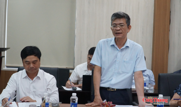 Lãnh đạo Sở Công Thương TP. Huế phát biểu tại buổi làm việc của Cục trưởng Trần Bình Trọng với 4 Sở Công Thương: Quảng Trị, Huế, Đà Nẵng, Quảng Ngãi