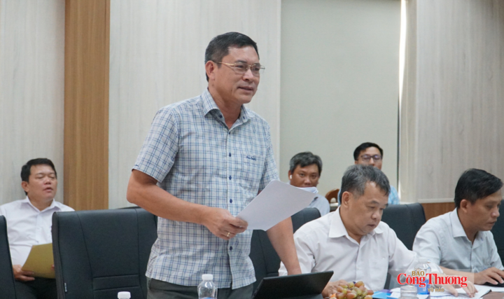 Lãnh đạo Sở Công Thương tỉnh Quảng Trị phát biểu tại buổi làm việc của Cục trưởng Trần Bình Trọng tại TP. Đà Nẵng chiều 16/10