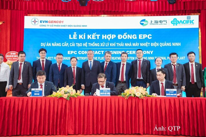 Ông Nguyễn Việt Dũng - Tổng Giám đốc QTP; ông Chen Hao - Phó Tổng Giám đốc Shanghai Electric Power Generation Engineering và ông Nguyễn Minh Khôi - Phó Tổng Giám đốc Công ty Cổ phần Tập đoàn Thái Bình Dương ký kết Hợp đồng EPC.