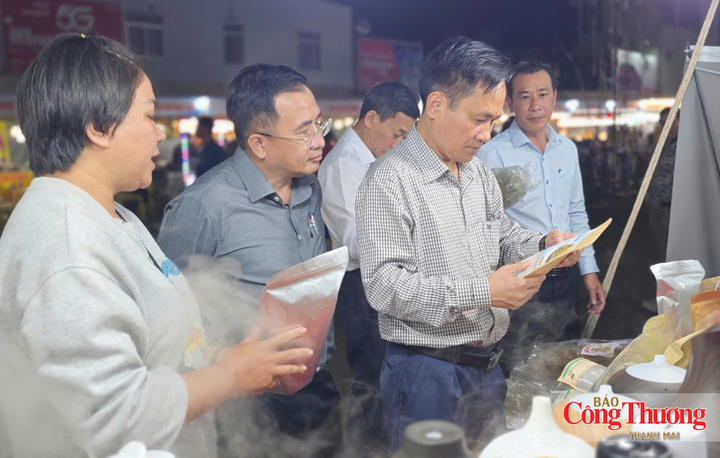 Sự kiện diễn ra từ ngày 16 đến 18/10, tạo cơ hội để các cơ sở sản xuất, hợp tác xã, doanh nghiệp giới thiệu sản phẩm, kết nối tiêu thụ và đưa đặc sản địa phương đến gần hơn với người tiêu dùng.