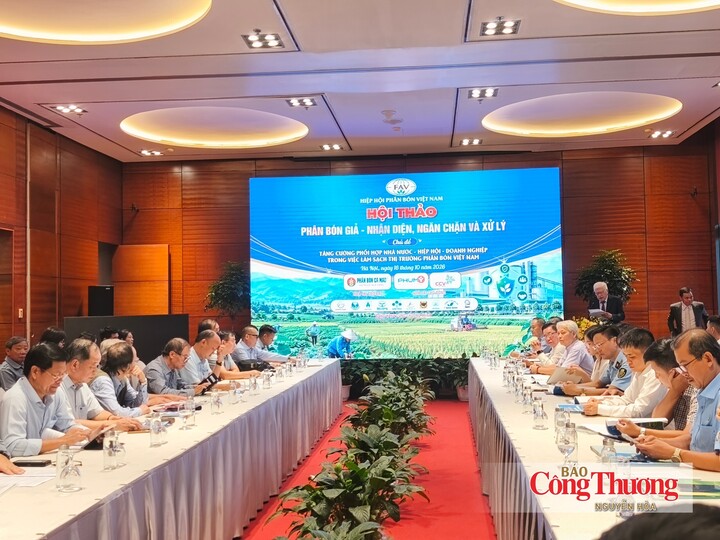 TS. Nguyễn Trí Ngọc, Phó Chủ tịch kiêm Tổng Thư ký Hiệp hội Phân bón Việt Nam phát biểu tại sự kiện.