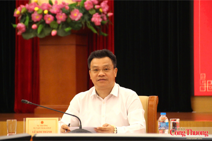 Ông Lê Kim Thành, Vụ trưởng Vụ Vận tải và An toàn giao thông, Bộ Xây dựng thông tin tại họp báo thường kỳ quý 3 năm 2026.