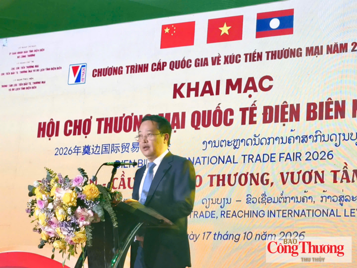 Phó Cục trưởng Cục Xúc tiến thương mại Bùi Quang Hưng phát biểu tại buổi lễ.