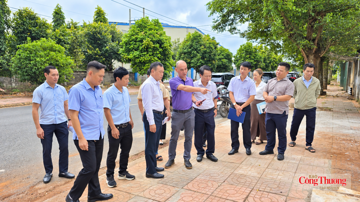Đoàn công tác của UBND tỉnh Đắk Lắk kiểm tra công tác quản lý hạ tầng, bảo vệ môi trường tại Cụm công nghiệp Tân An.