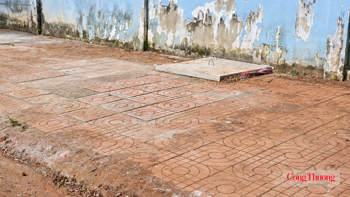 Các vị trí đấu nối xả thải nằm khuất bên trong hệ thống cống, gây khó khăn cho việc phát hiện, kiểm tra.