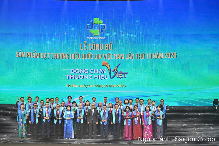 Hệ thống Co.opmart vinh dự được  vinh danh đợt đầu tiên tại lễ công bố.