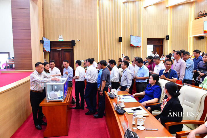 Các đại biểu tham gia ủng hộ tại lễ phát động. Ảnh: BSR