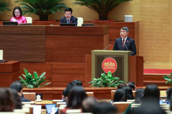 Thủ tướng Chính phủ Lê Minh Hưng trình bày Báo cáo kết quả thực hiện kế hoạch phát triển kinh tế - xã hội năm 2026; dự kiến kế hoạch phát triển kinh tế - xã hội năm 2027 - Ảnh: chinhphu.vn/Nhật Bắc