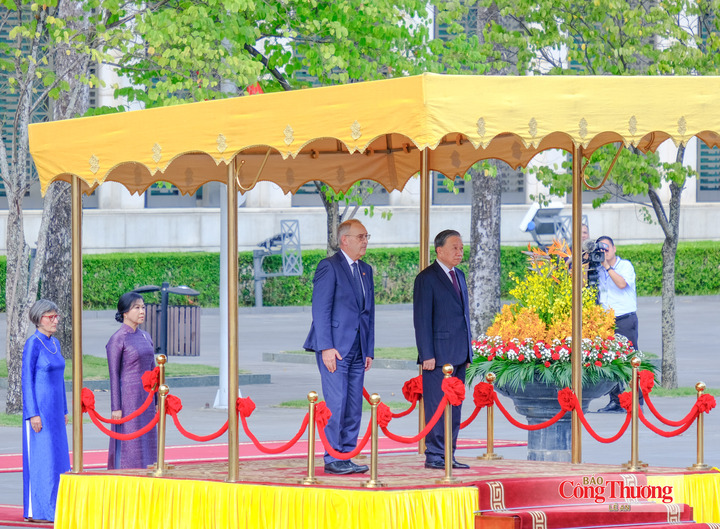 Tổng Bí thư, Chủ tịch nước Tô Lâm và Tổng thống Liên bang Thụy Sĩ Guy Parmelin bước lên bục danh dự.