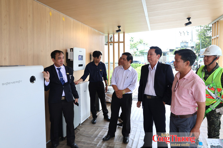 Lãnh đạo Hiệp hội Năng lượng tái tạo TP. Hồ Chí Minh, Công ty LITHACO tham dự chương trình.