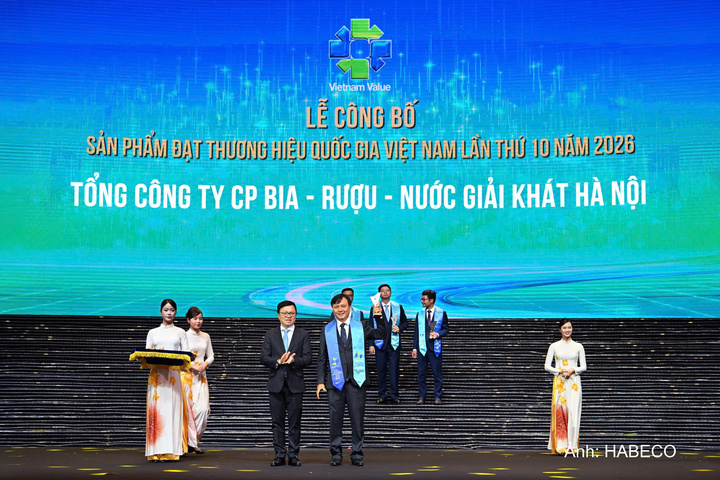 Ông Trần Đình Thanh, Chủ tịch Hội đồng quản trị Tổng công ty cổ phần Bia - Rượu - Nước giải khát Hà Nội (HABECO) đã đại diện Tổng công ty nhận giải thưởng.