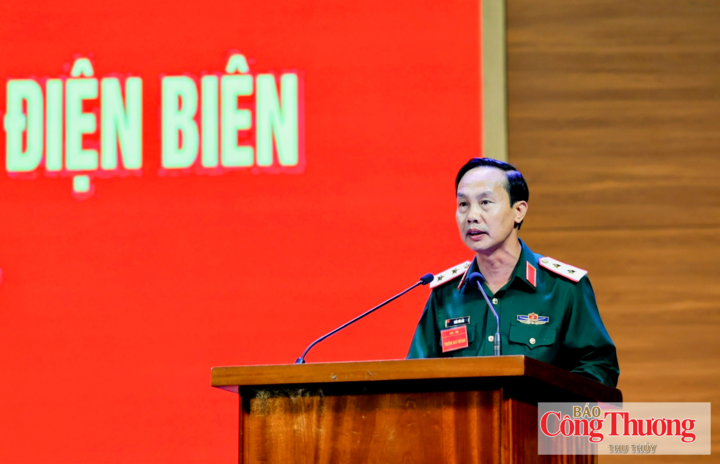 Trung tướng Trần Văn Bắc - Tư lệnh Quân khu 2, Trưởng Ban Chỉ đạo diễn tập Quân khu 2 phát biểu khai mạc