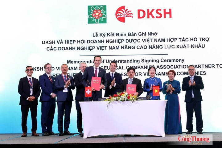 Trong khuôn khổ Lễ khai mạc SVEF 2026 đã diễn ra Lễ ký biên bản ghi nhớ giữa Tập đoàn DKSH và Hiệp hội Doanh nghiệp dược Việt Nam hợp tác hỗ trợ các doanh nghiệp Việt Nam nâng cao năng lực xuất khẩu.