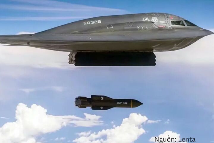 Bom GBU-43/B MOAB được thả từ máy bay ném bom B-2 Spirit. Nguồn: Lenta