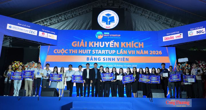 Ban Tổ chức trao giải khuyến khích cho các dự án ở Bảng sinh viên và Bảng doanh nghiệp.