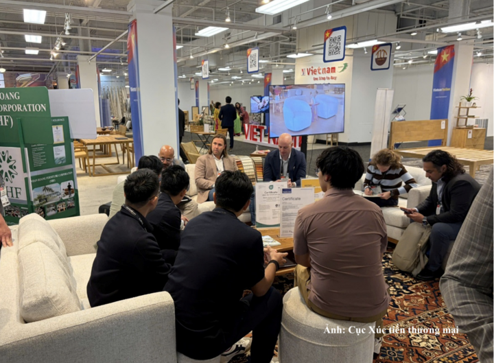 Cục Xúc tiến thương mại tiếp tục hỗ trợ doanh nghiệp Việt Nam mở rộng mạng lưới khách hàng, tăng cường kết nối với các hệ thống phân phối quốc tế tại Hội chợ.