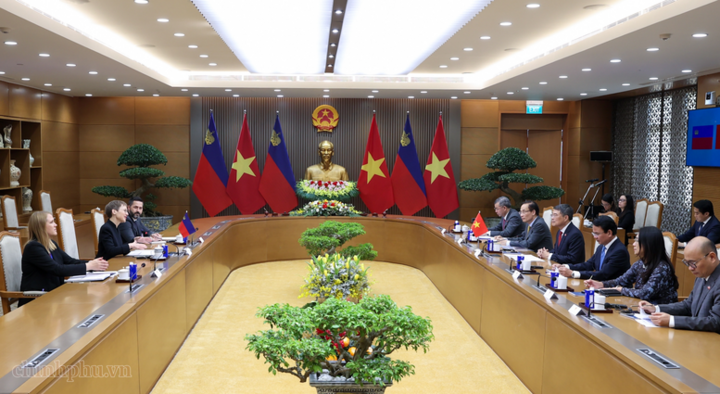 Hai Thủ tướng nhất trí tiếp tục tăng cường trao đổi đoàn các cấp, thúc đẩy các cơ chế hợp tác và mở rộng hợp tác trong những lĩnh vực hai bên có tiềm năng, thế mạnh và có thể bổ trợ lẫn nhau - Ảnh: chinhphu.vn/Nhật Bắc