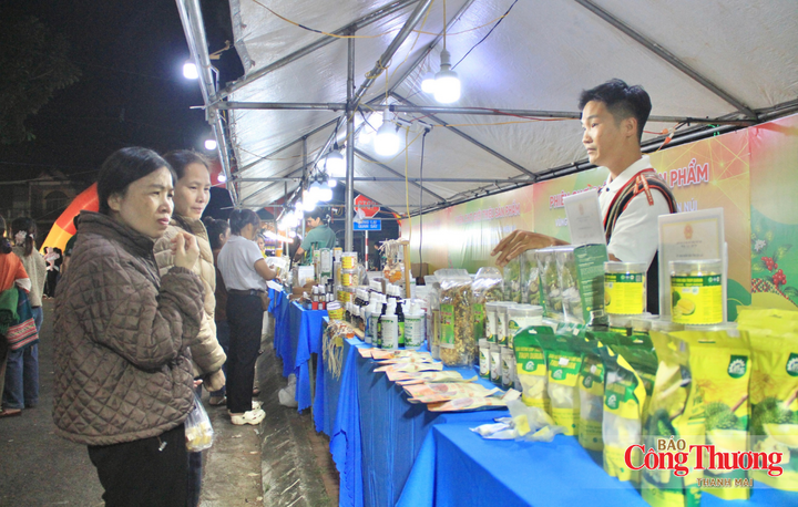 Phiên chợ diễn ra từ ngày 15 đến 20/10, với quy mô 30 gian hàng, giới thiệu các sản phẩm OCOP, nông sản, thực phẩm chế biến, hàng thủ công mỹ nghệ, thổ cẩm và sản phẩm khởi nghiệp của doanh nghiệp, hợp tác xã, cơ sở sản xuất, hộ kinh doanh trên địa bàn xã Mang Yang và các địa phương trong tỉnh.