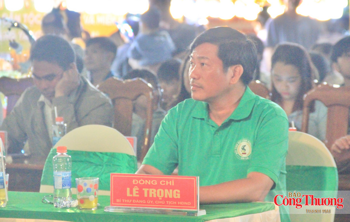 Bí thư Đảng uỷ, Chủ tịch HĐND xã Mang Yang Lê Trọng.