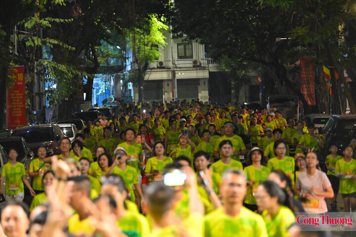 Giải chạy marathon VPIM 2026 có sự tham gia của  11.000 vận động viên đến từ 38 quốc gia và vùng lãnh thổ, quy tụ hơn 200 câu lạc bộ chạy bộ trên toàn quốc - số lượng đông nhất từ trước đến nay.