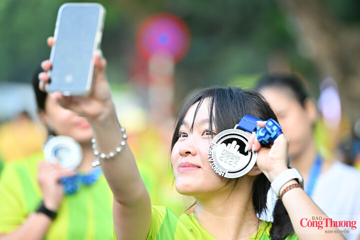 Hơn 11.000 runner tham gia VPIM 2026 qua những cung đường đậm dấu ấn Hà Nội - 22