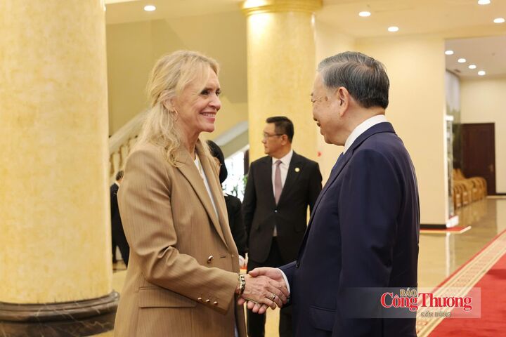 Tổng Bí thư, Chủ tịch nước Tô Lâm và bà Brigitte Haas, Thủ tướng kiêm Bộ trưởng Bộ Tài chính Liechtenstein bên lề lễ ký kết.