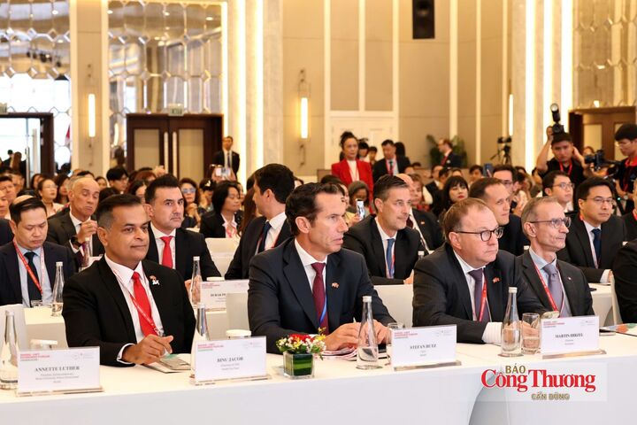 Đông đảo doanh nghiệp hai nước Việt Nam - Thụy Sĩ tham dự diễn đàn.