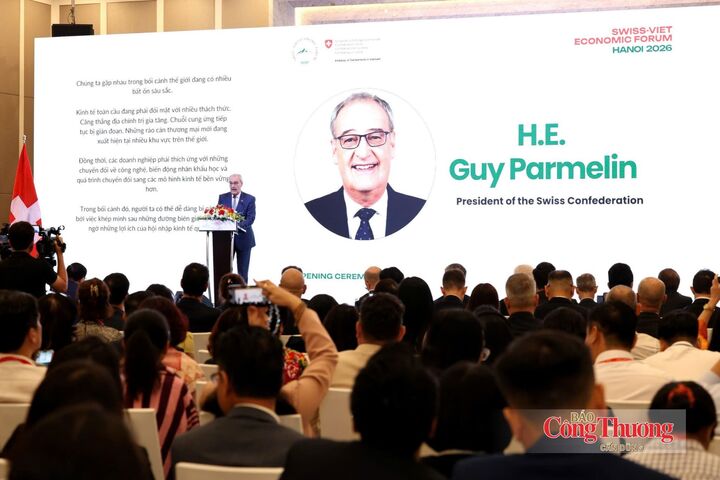 Tổng thống Liên bang Thụy Sĩ kiêm Bộ trưởng Bộ Kinh tế, Giáo dục và Nghiên cứu Guy Parmelin phát biểu tại diễn đàn.