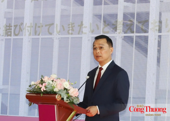 Ông Tô Anh Dũng, Phó Bí thư Tỉnh ủy, Chủ tịch UBND tỉnh Thanh Hóa phát biểu tại buổi lễ.