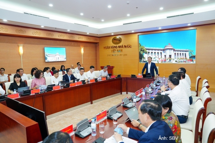 Thống đốc Ngân hàng Nhà nước Phạm Đức Ấn chủ trì cuộc họp trực tiếp với lãnh đạo các ngân hàng thương mại về hoạt động ngân hàng.