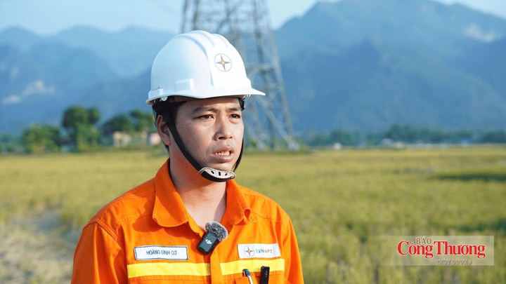 Anh Hoàng Đình Cơ, Tổ trưởng Tổ Quản lý vận hành đường dây Phù Yên, tỉnh Sơn La (Truyền tải điện Tây Bắc 2).