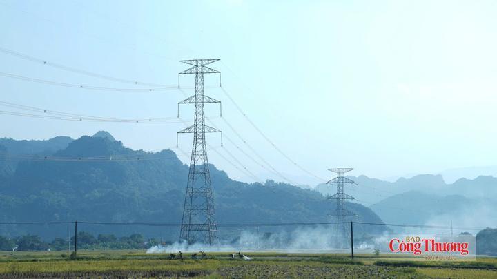 Đường dây truyền tải 500Kv Sơn La - Hiệp Hoà.