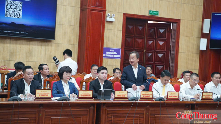 Ông Đỗ Quang Hiển - đại diện Tập đoàn T&T phát biểu tại buổi làm việc