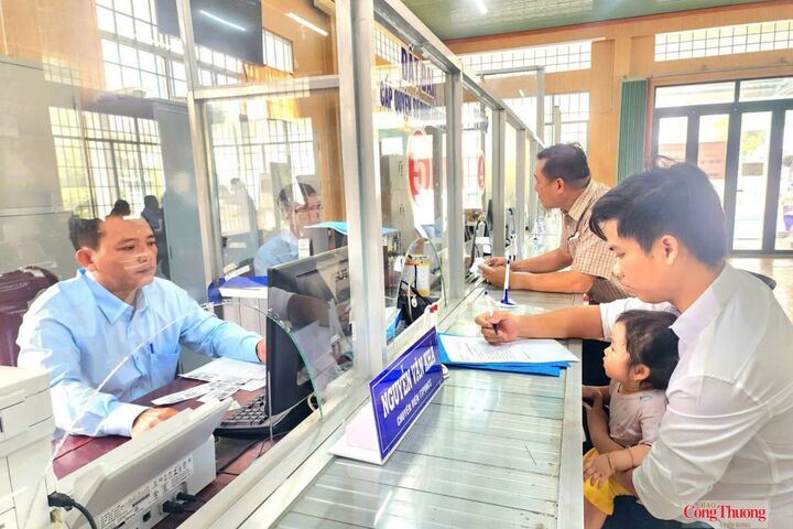 Phường Long Bình đạt 100% hồ sơ thủ tục hành chính tiếp nhận trực tuyến, 100% kết quả giải quyết hồ sơ được số hóa và 99,9% hồ sơ được giải quyết đúng, trước hạn.