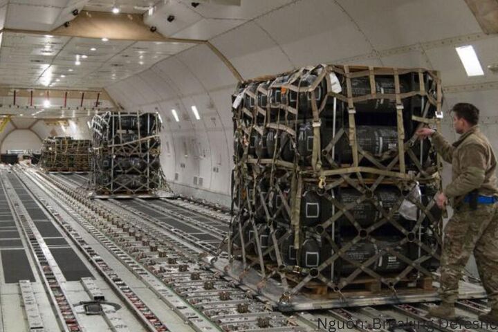 Một chuyến bay chở đạn dược Mỹ viện trợ cho Ukraine. Nguồn: Breaking Defesne