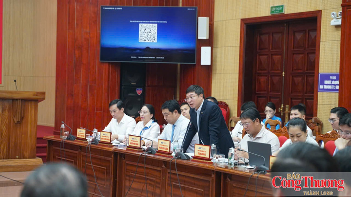 Đại diện Tổng công ty Cảng hàng không Việt Nam (ACV) phát biểu tại buổi làm việc