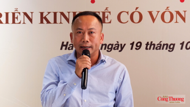 Nhà báo Phạm Đức Sơn - Tổng Biên tập Tạp chí Nhà đầu tư phát biểu tại lễ phát động.