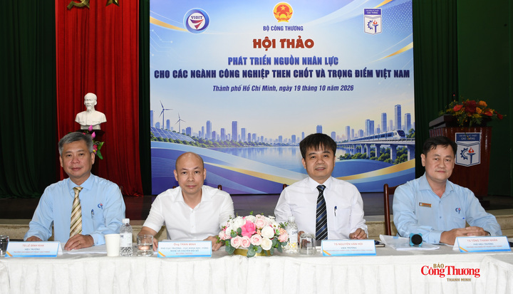 Các đại biểu đồng chủ trì hội thảo.