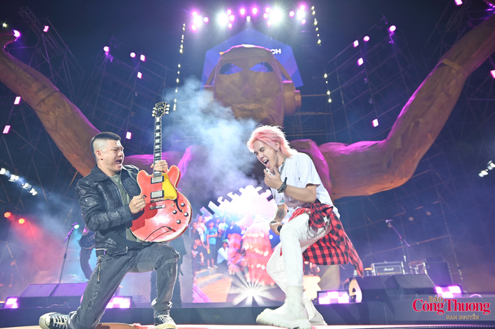 Ngũ Cung mang 'hồn Việt' vào thế giới rock tại WeFest 2026 - 2