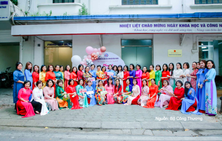 Phong trào thi đua góp phần phát huy vai trò, năng lực và tinh thần trách nhiệm của phụ nữ ngành Công Thương trong giai đoạn mới. Ảnh minh họa