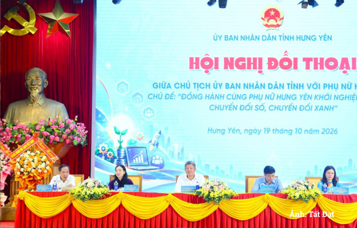 Ông Nguyễn Mạnh Quyền, Phó Bí thư Tỉnh ủy, Chủ tịch UBND tỉnh Hưng Yên chủ trì hội nghị đối thoại.