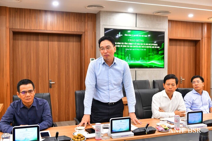 Ông Nguyễn Thanh Bình, Tổng Giám đốc PVTrans trao đổi về định hướng hợp tác giữa hai đơn vị trong thời gian tới. Ảnh: BSR