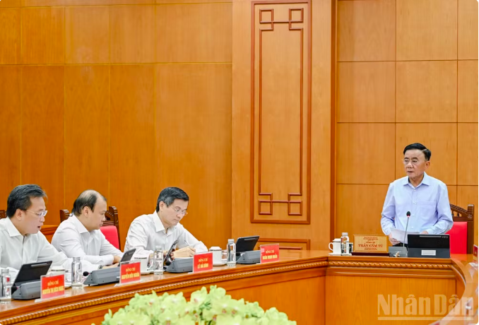 Thường trực Ban Bí thư Trần Cẩm Tú chủ trì làm việc với lãnh đạo chủ chốt của Học viện Chính trị quốc gia Hồ Chí Minh. (Ảnh: DUY LINH)