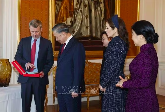 Nhà Vua Frederik X trao tặng Tổng Bí thư, Chủ tịch nước Tô Lâm Huân chương Voi (Order of the Elephant) - huân chương cao quý nhất của Vương quốc Đan Mạch. Ảnh: Thống Nhất/TTXVN