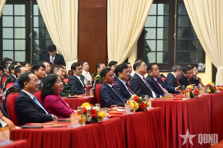 Thường trực Ban Bí thư Trần Cẩm Tú và các đồng chí lãnh đạo Đảng, Nhà nước dự buổi lễ.