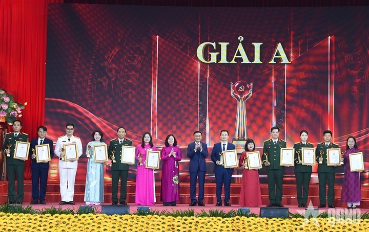 Trao giải Cuộc thi chính luận về bảo vệ nền tảng tư tưởng của Đảng lần thứ 6, năm 2026 - 3