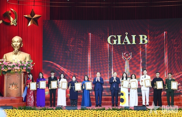 Trao giải Cuộc thi chính luận về bảo vệ nền tảng tư tưởng của Đảng lần thứ 6, năm 2026 - 5