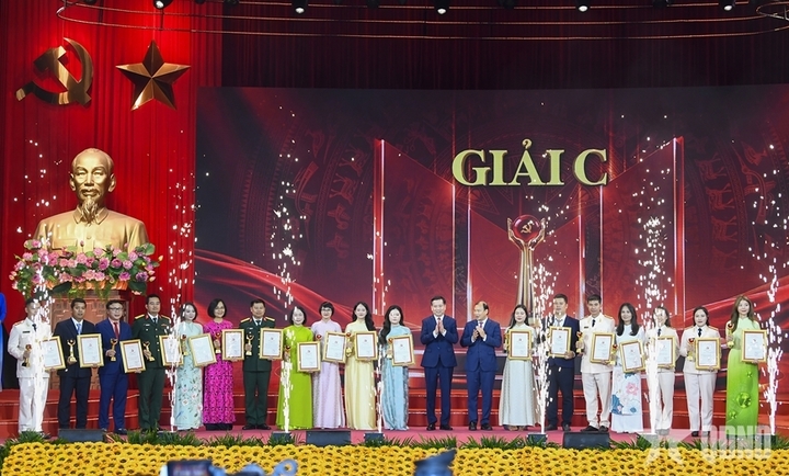 Trao giải Cuộc thi chính luận về bảo vệ nền tảng tư tưởng của Đảng lần thứ 6, năm 2026 - 7