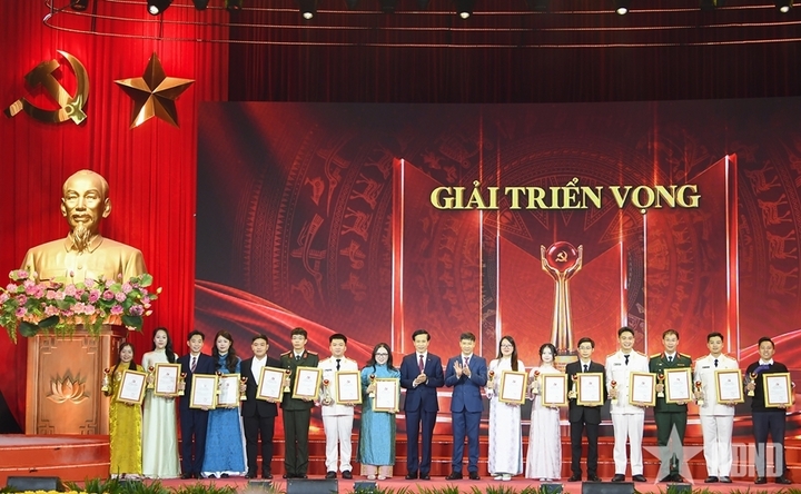 Trao giải Cuộc thi chính luận về bảo vệ nền tảng tư tưởng của Đảng lần thứ 6, năm 2026 - 8